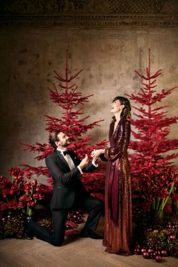 Verlobung unterm Weihnachtsbaum